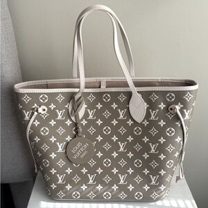 Authentic Louis Vuitton Neverfull Tote Monogram Empreinte Leather MM